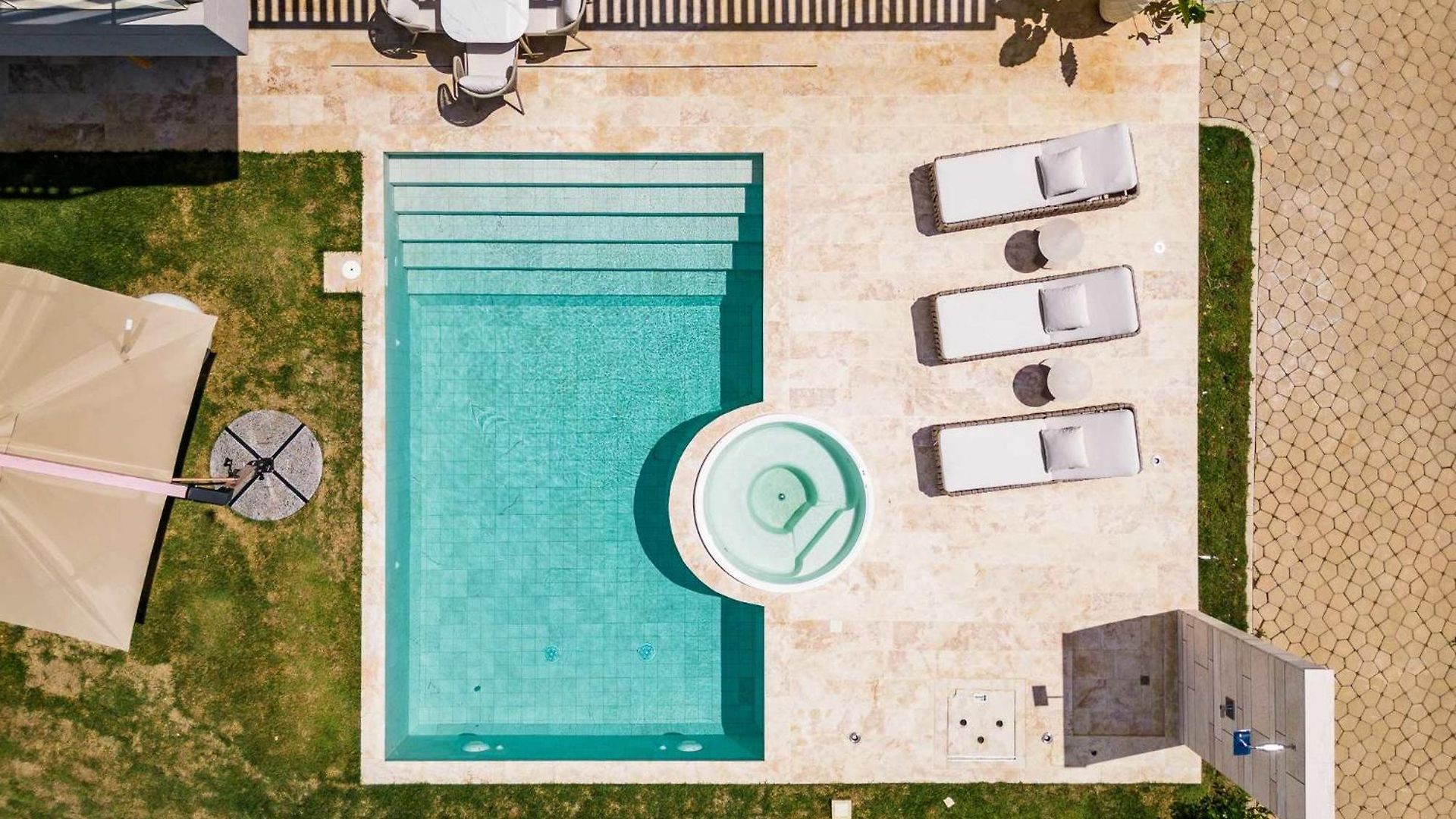 Modern With Private Pool In Baru *