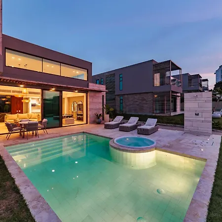 Modern With Private Pool In Baru Cartagena